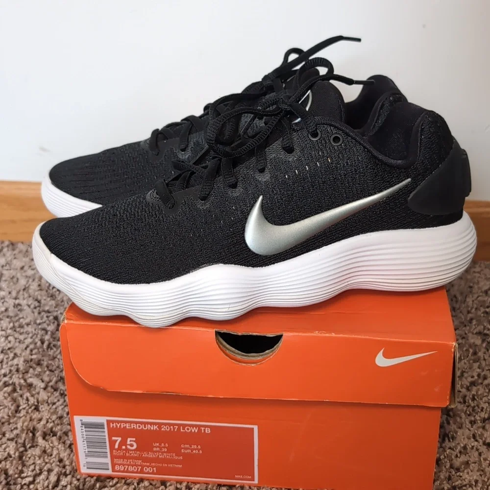 2017 Hyperdunks - Picture 2 of 5